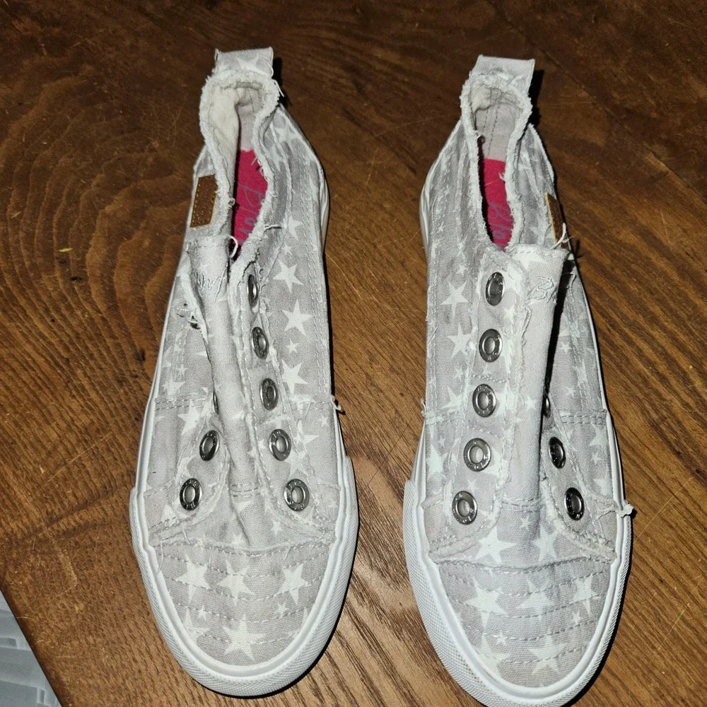 Blowfish Malibu Kids Play Star Print Grey Canvas Slip On Distressed Sneakers BK4
